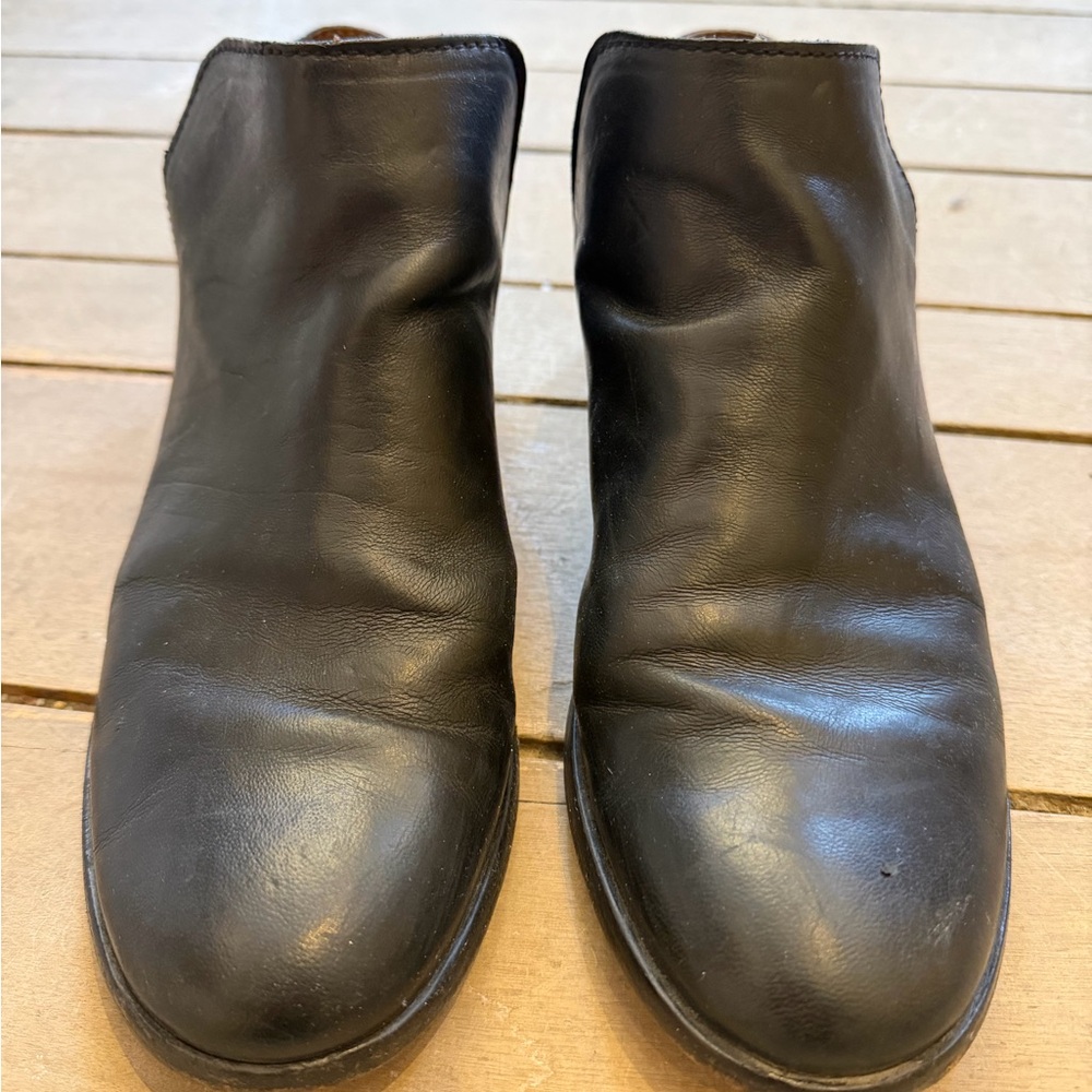 Frye Women’s Shootie in black 8.5